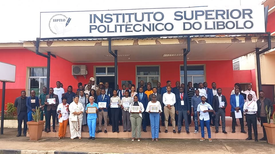 Entrada do Instituto Superior Politécnico do Libolo em Calulo — corpo docente e equipa